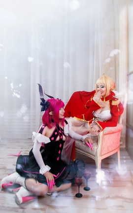 Disharmonica-Cosplay Saber Nero