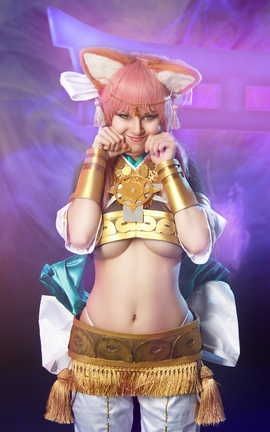 Disharmonica-Cosplay Tamamo-no-Mae Goddess form